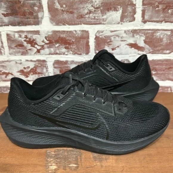 running shoes - Picture 2 of 7